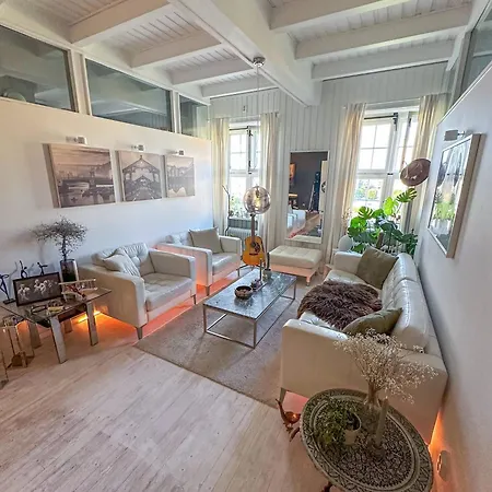 Modern And Spacious