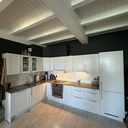 Modern And Spacious